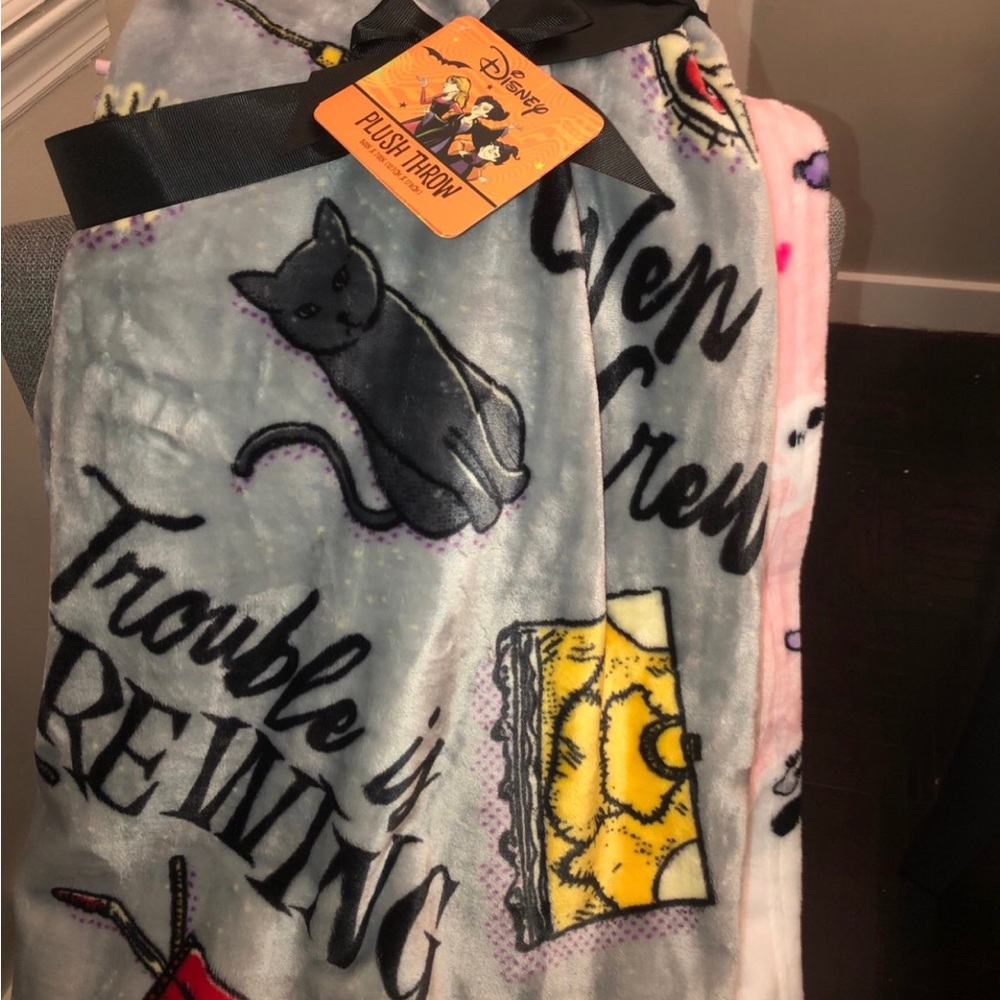 🖤 Disney Plush Throw Blanket - Hocus Pocus - Trouble is Brewing